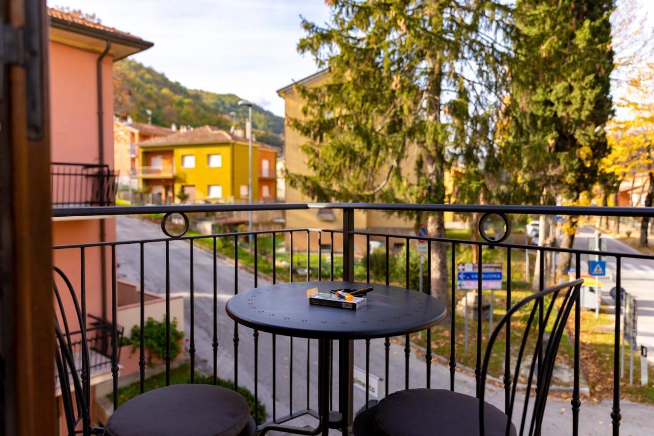 River House Mercatello sul Metauro Luaran gambar